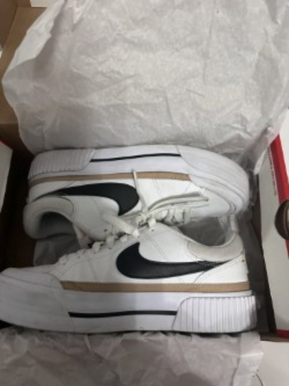Women's size 8 Nike Court Legacy Lift
